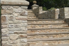 Medium Faced Flint Stone with Large Faced Flint Stone Corners